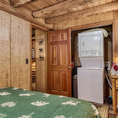 Very Private, Real Log Cabin With Hot Tub! Sevierville Exterior photo