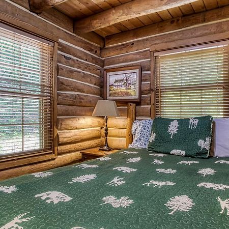 Very Private, Real Log Cabin With Hot Tub! Sevierville Exterior photo