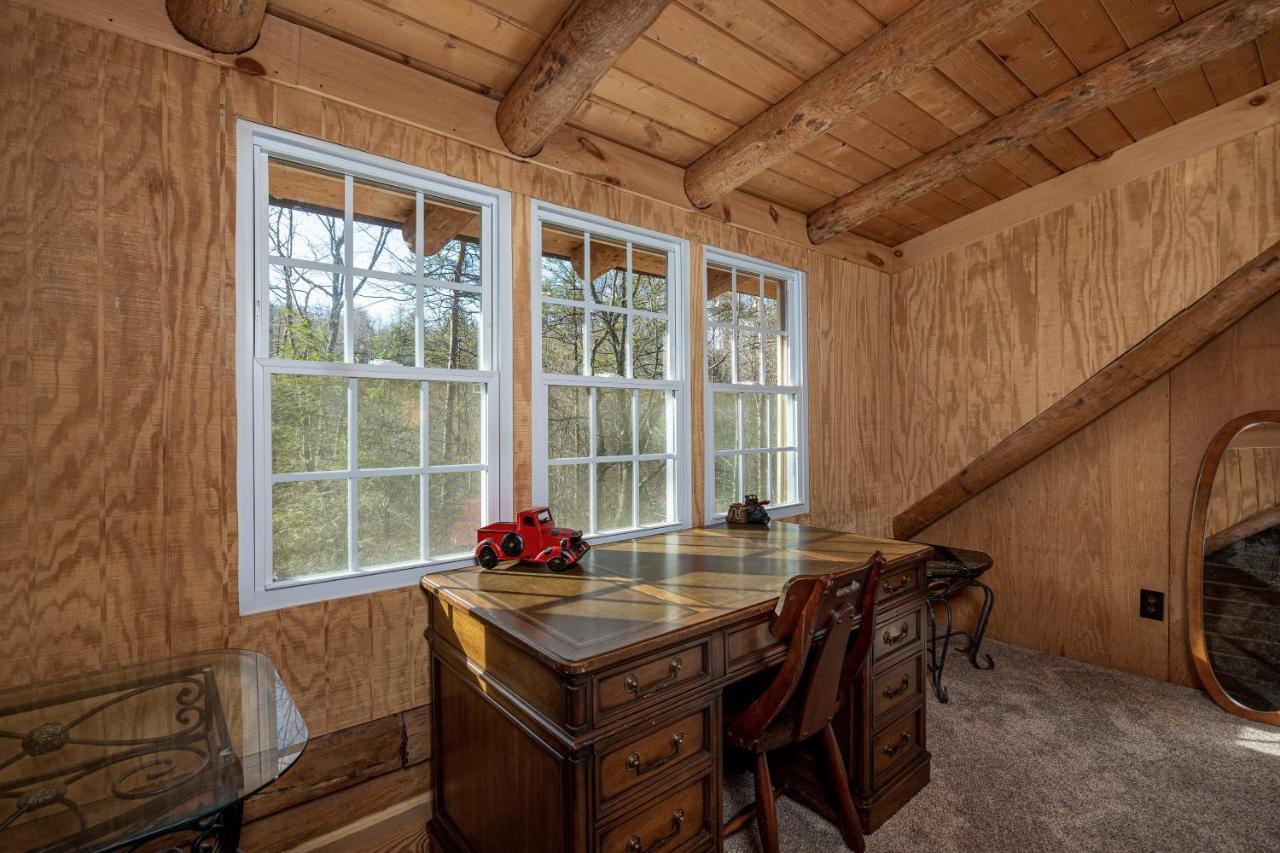 Very Private, Real Log Cabin With Hot Tub! Sevierville Exterior photo