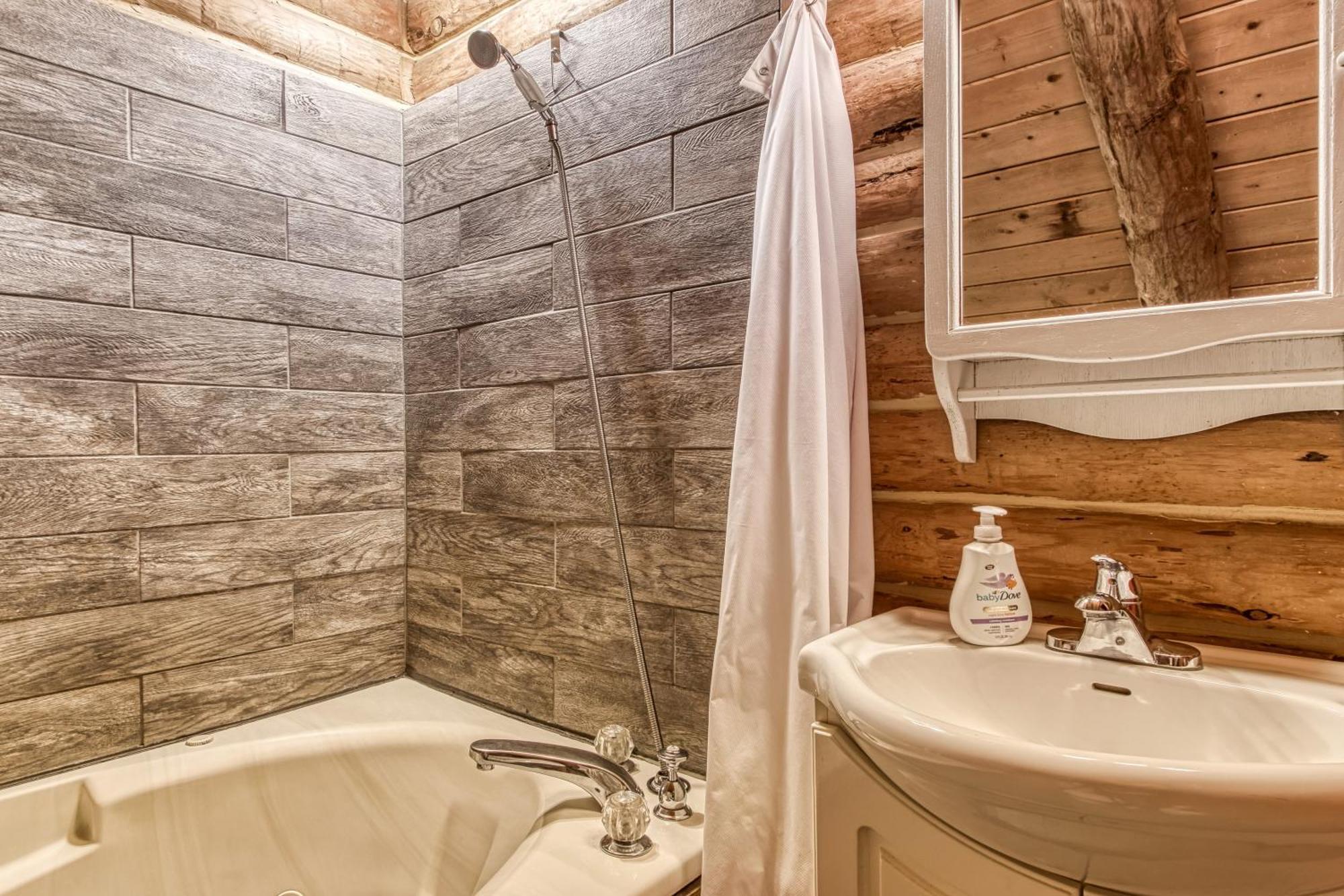 Very Private, Real Log Cabin With Hot Tub! Sevierville Exterior photo