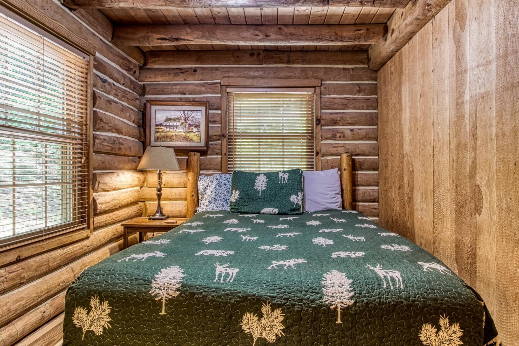 Very Private, Real Log Cabin With Hot Tub! Sevierville Exterior photo